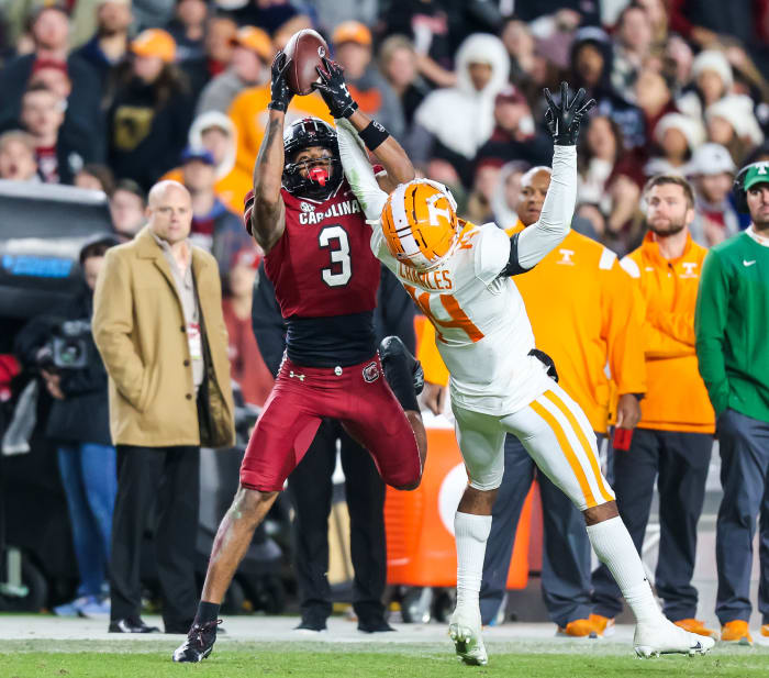 A south caroline player catches the ball over a tennessee defenders head